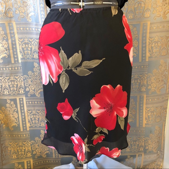 Ladies Black/red rose georgette skirt size 10 - Picture 2 of 7
